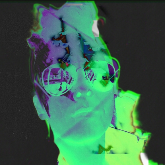 Meet, Dee - Picture 1 of 2